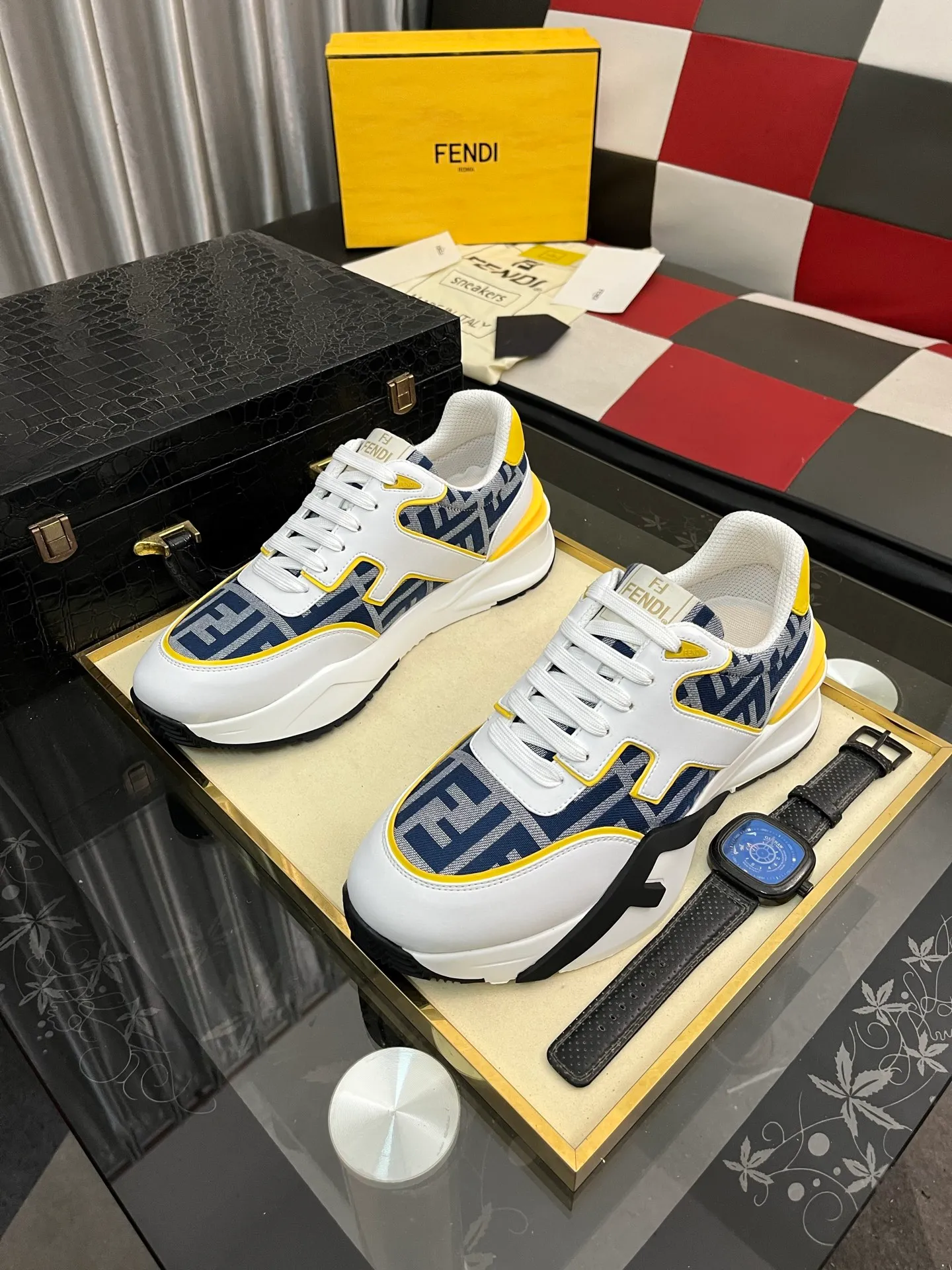Men's men's shoes 💰560⌚️⌚️FENDI.•FENDI unique modern style sneakers. Counter purchasing🏃casual shoes😍😍 Original breathable fly-knit mesh imported from Italy (refuses to discolor and abrade feet) soles: Original soles specially provided by the original factory, super cool😍 French lazy style design ⚠️ Original quality, super comfortable and wear-resistant original soles. Code number: 38-442️⃣Colors available